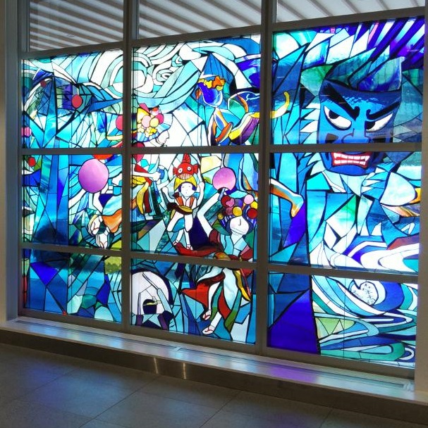 大型　時を映す光のアート　ビンテージ・ステンドグラス　ディスプレイ　店舗に JR九州・熊本駅に復興を応援するパブリックアートを設置 大型ステンド